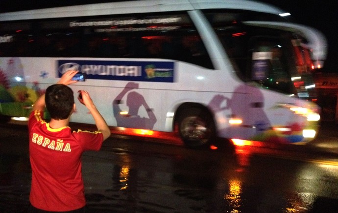 ônibus Espanha chegada desembarque (Foto: Alexandre Alliatti)