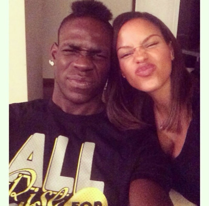 Balotelli e a namorada Fanny Neguesha (Foto: Reprodução/Instagram)