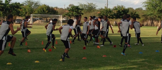 Treino do Treze em Queimadas (Foto: Silas Batista / GloboEsporte.com) Treino do Treze em Queimadas (Foto: Silas Batista / GloboEsporte.com)