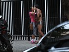 Filha de Renato Gaúcho beija muito nas ruas de Ipanema
