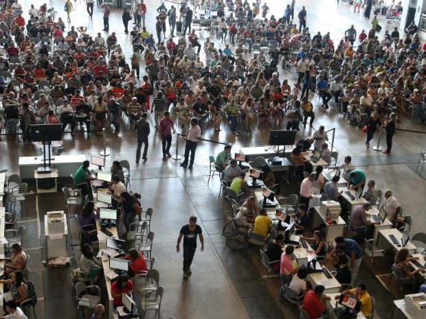 População recebe atendimento do Refis no ano passado (Foto: Toninho Tavares/Agência BrasÃlia)