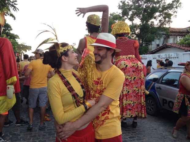 Casal frequenta o Eu Acho É Pouco juntos e já leva a filha para a versão mirim do bloco (Foto: Lorena Andrade / G1)