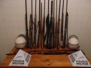 16 armas foram apreendidas em Brasília de Minas (Foto: Divulgação / Polícia Militar)
