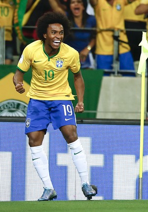 Willian gol Brasil x Venezuela eliminatórias (Foto: AP)