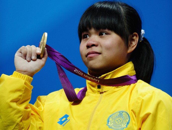 Zulfiya Chinshanlo campeã olímpica londres 2012 levantamento de peso (Foto: Getty Images)