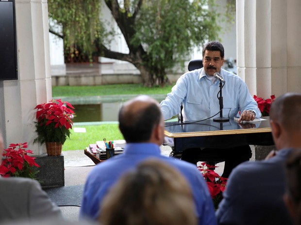Nicolás Maduro fala durante seu programa semanal em Caracas (Foto: Palácio Miraflores/Reuters)