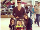 Rodrigo Faro posa com as filhas: 'Pai de três!'