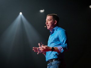 Glenn Greenwald fala na conferência TED, nesta terça-feira (7) , em Copacabana, no Rio (Foto: James Duncan Davidson/TED)