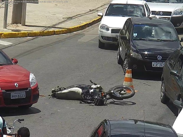 Acidente entre moto e ônibus deixa motoqueiro morto na Avenida Norte (Foto: Assessoria da CTTU/Divulgação)