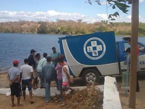 Corpo foi encontrado por populares em barragem no domingo (Foto: Blog Rodrigo Ferraz)