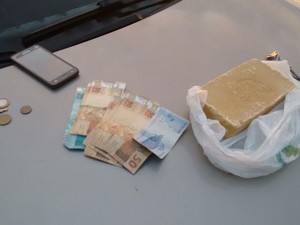 Polícia afirma que droga seria vendida no litoral paranaense (Foto: Polícia Militar/Divulgação)