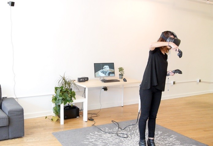 Pessoa usando o Prospect, software para criação de ambientes em VR (Foto: Divulgação/IrisVR)