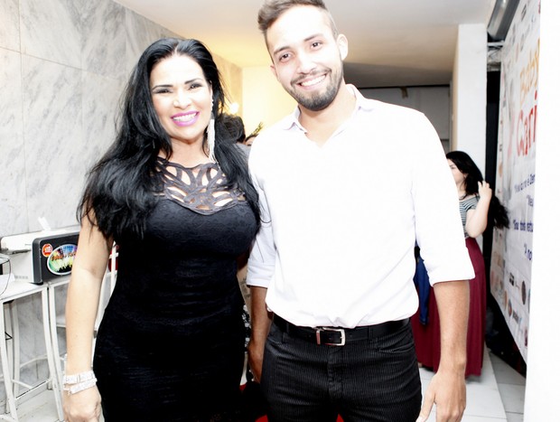 Solange Gomes com novo namorado, Sandro Labre (Foto: Anderson Barros / EGO)