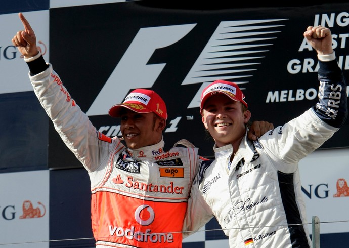 Lewis Hamilton, na época na McLaren, e Nico Rosberg, na Williams, no primeiro pódio do alemão na F1, no GP da Austrália de 2008 (Foto: Getty Images) Lewis Hamilton, na época na McLaren, e Nico Rosberg, na Williams, no primeiro pódio do alemão na F1, no GP da Austrália de 2008 (Foto: Getty Images)