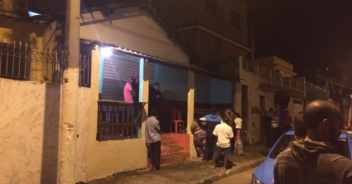 G1 - Dono de bar é morto a tiros no bairro Piteiras, em Barra Mansa, RJ