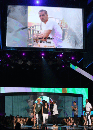 Homenagem a Paul Walker no Teen Choice Awards (Foto: Matt Sayles/Invision/AP) Homenagem a Paul Walker no Teen Choice Awards (Foto: Matt Sayles/Invision/AP)