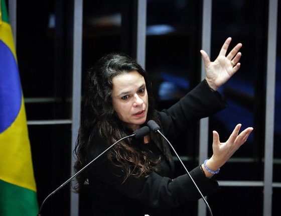 Janaina Paschoal na tribuna do plenário do Senado (Foto: Sérgio Lima/ÉPOCA)