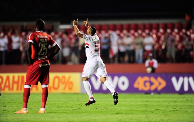 São Paulo x Internacional - gol Luiz Fabiano (Foto: Marcos Ribolli)