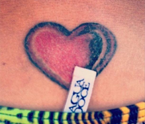 Sabrina posta foto de Tattoo (Foto: Instagram / Reprodução)