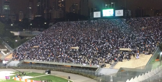 Corintianos passam sufoco para assistir a jogo no Pacaembu