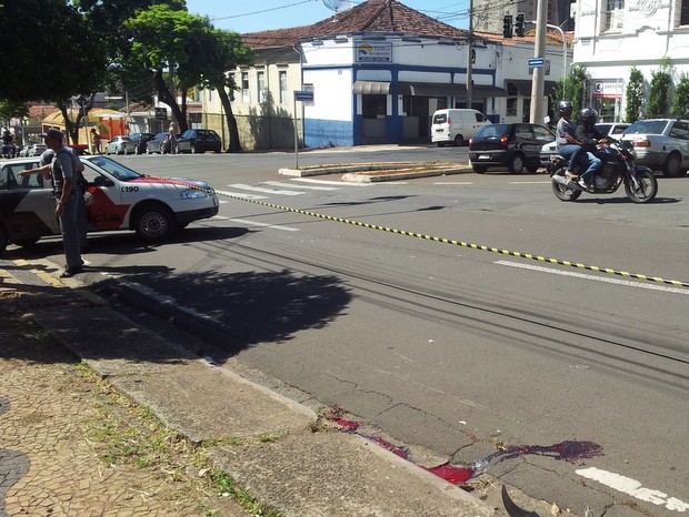 Cruzamento da Av. Independência com a Rua Benjamin Constant onde motociclista morreu em Piracicaba (Foto: Fernanda Zanetti/G1)