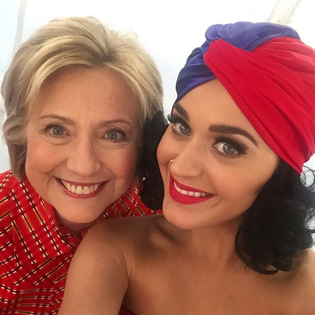 Katy Perry e Hillary Clinton em selfia na web (Foto: Reprodução/Instagram)