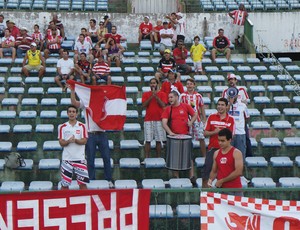 torcida do auto esporte no almeidão contra o botafogo (Foto: Phelipe Caldas)