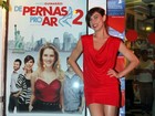 Maria Paula usa vestinho vermelho para pré-estreia de filme
