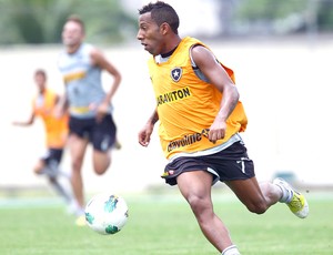 Vitor Junior no treino do Botafogo (Foto: Ivo Gonzalez / Agencia O Globo)