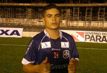 Alef tem 19 anos e sustituiu Sinésiona lateral direita contra o Remo (Foto: Weldon Luciano  - GloboEsporte.com)