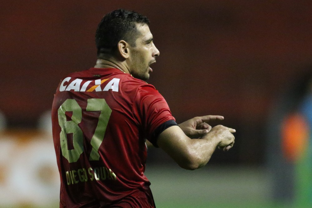 Diego Souza falta a treino, não viaja e irrita Sport, que admite negociar com Palmeiras