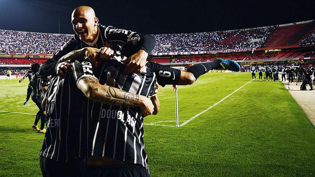 Guerrero gol jogo Corinthians São Paulo Recopa (Foto: Marcos Ribolli / Globoesporte.com)