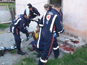 Homem foi esfaqueado após tentar agredir adolescente grávida (Foto: Walter Paparazzo/G1)