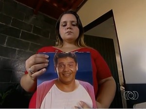 Filha de Valdebrandes faz denúncia ao MP para apurar doação do corpo do pai, em Goiânia (Foto: Reprodução / TV Anhanguera)