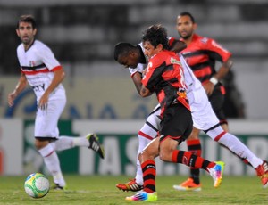 Santa Cruz x Oeste (Foto: Aldo Carneiro/Pernambuco Press)
