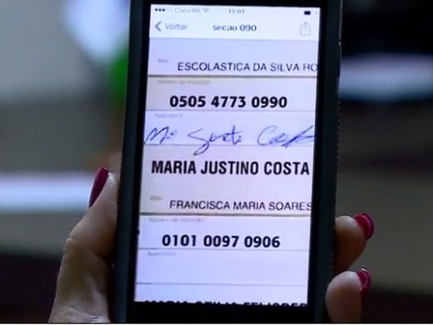 Candidato derrotado em Pescaria Brava apresentou à Justiça canhoto assinado por mulher morta (Foto: Reprodução/RBS TV) Candidato derrotado em Pescaria Brava apresentou à Justiça canhoto assinado por mulher morta (Foto: Reprodução/RBS TV)
