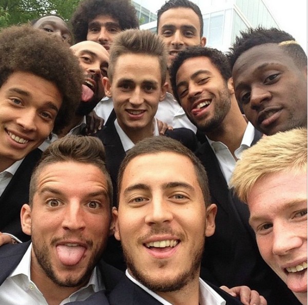 A Bélgica ganhou no quesito “selfie”. Nada menos do que onze jogadores aparecem na foto. Dentre eles, Witsel, De Bruyne, Fellaini e Hazard (Foto: Reprodução/Instagram)