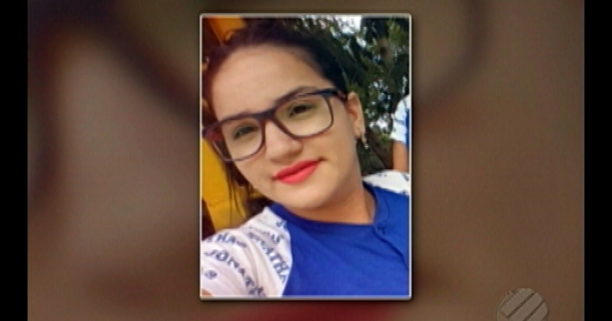 Resultado de imagem para Uma adolescente foi assassinada a tiros a poucos metros da escola onde estudava, em Marabá, sudeste do estado, nesta segunda-feira (29). Valéria Cristina Araújo, de 15 anos, foi assassinada quando caminhava para a escola Jonathas Athias, no bairro da Nova Marabá.