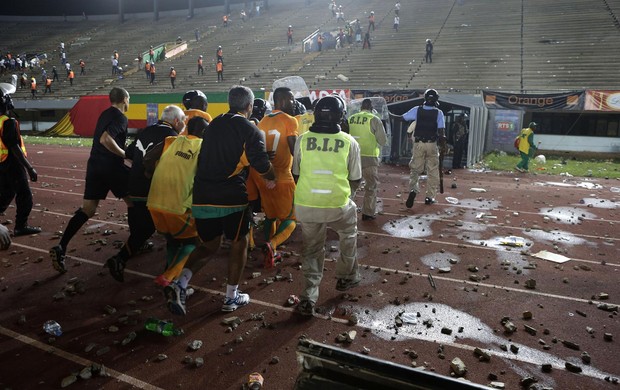 Confusão no jogo entre Senegal e Costa do marfim - Agência AP (Foto: Agência AP)