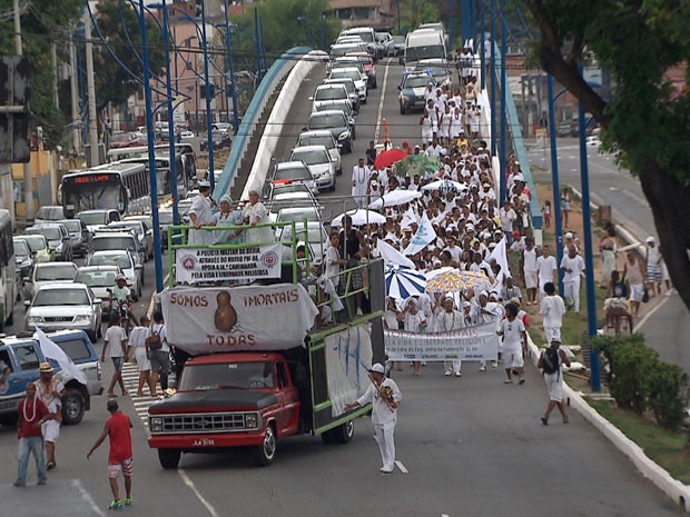 Caminhada contra a intolerância religiosa em Salvador, na Bahia (Foto: Imagem/TV Bahia)