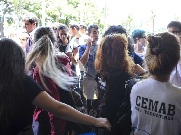 Policiais legislativos fazem cordão de isolamento para impedir acesso de estudantes ao Senado Federal (Foto: Geraldo Magela/Agência Senado)