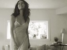 Claudia Ohana posta foto de camisola sexy: 'Que seja um dia cheio de amor'