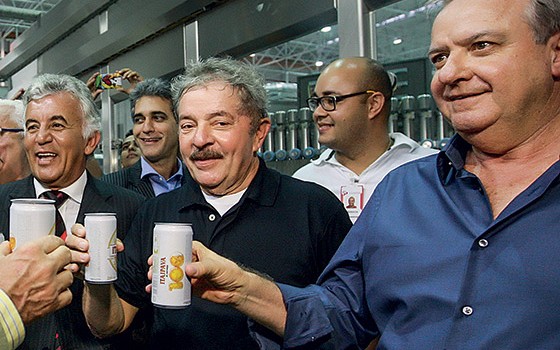 Lula e Walter Faria em inauguração de uma fábrica da Itaipava    (Foto: Valter Pontes/Secom)