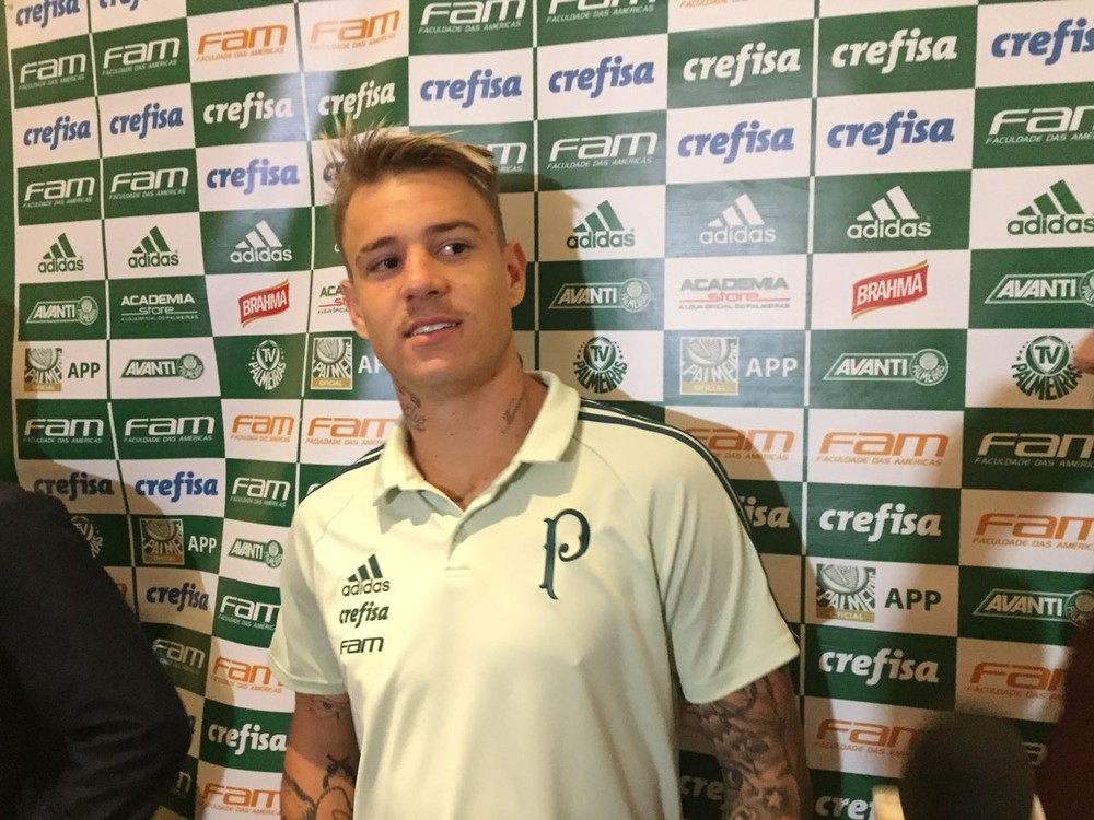  Róger Guedes nega racha no elenco do Palmeiras e explica trote recebido