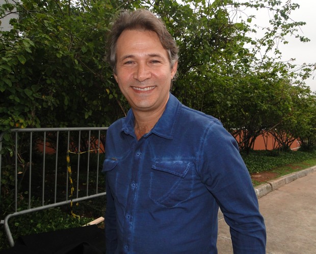 Nelson Freitas chega para participar do Domingão do Faustão (Foto: Domingão do Faustão / TV Globo)