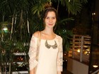 Nathalia Dill usa vestido de renda em show no Rio