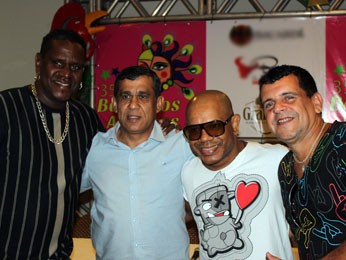 Mário Ornellas, integrante do Terra Samba, o carnavalesco Zezo Pessoa e os cantores Reinaldo e Gustavo Travassos (Foto: ABBC Comunicação / Divulgação)