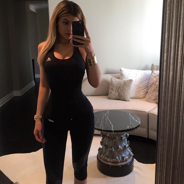 Kylie Jenner mostra a sua cintura 'fina' - Atualidade - SAPO Lifestyle