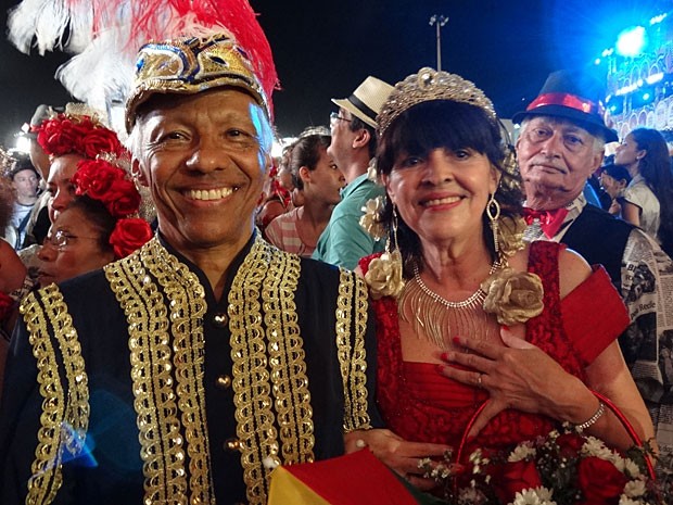 Edmilson e Luiza Melo não concebem um carnaval sem desfilar nos blocos líricos (Foto: Katherine Coutinho / G1)