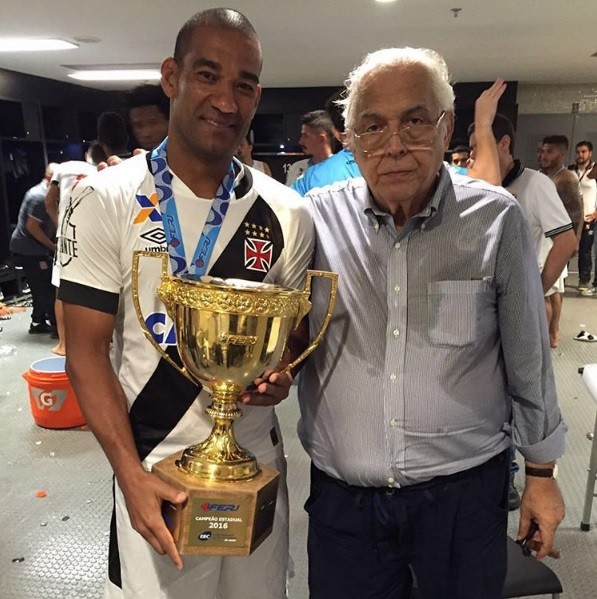 BLOG: Jogadores do Vasco comemoram título carioca com postagens em redes sociais